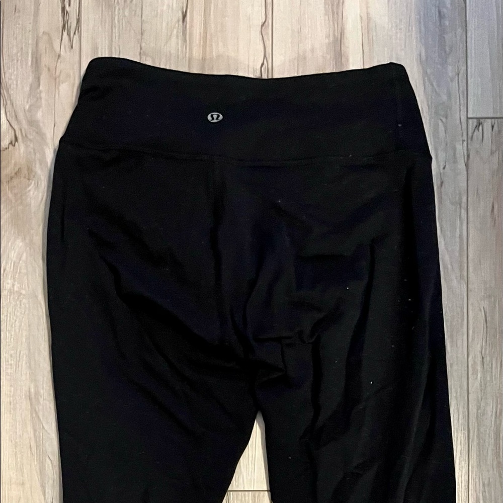 Black lululemon leggings